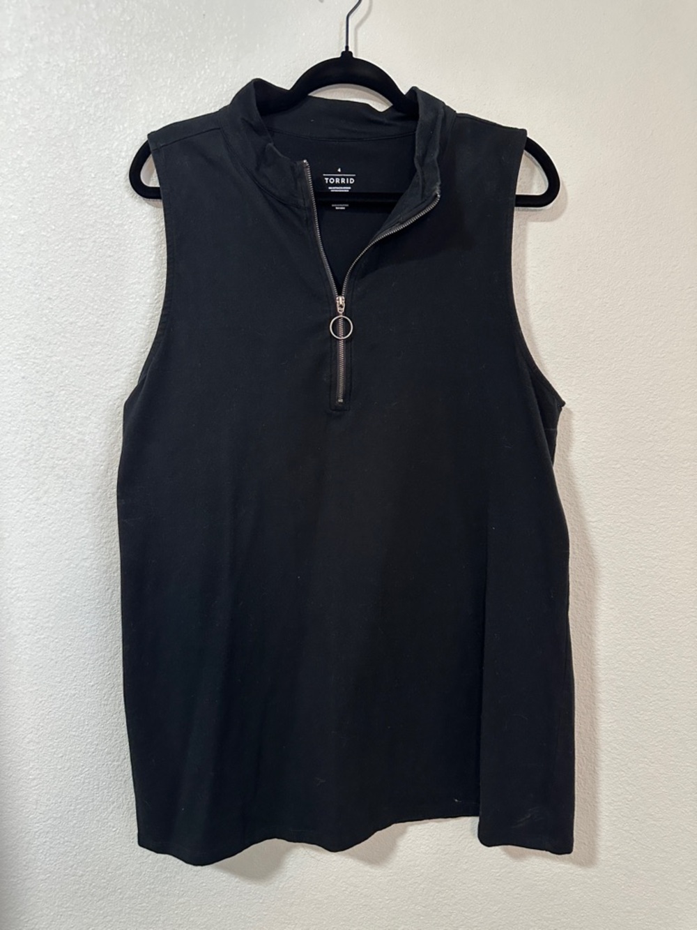 torrid Black Sleeveless Half-Zip Tank with Ring Pull